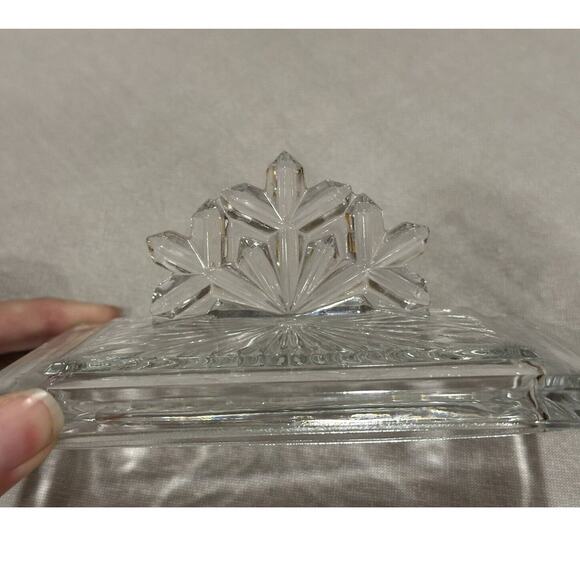 Vintage Luminarc Glass Holiday Candy Trinket Box with Snowflakes Lid - Picture 3 of 13